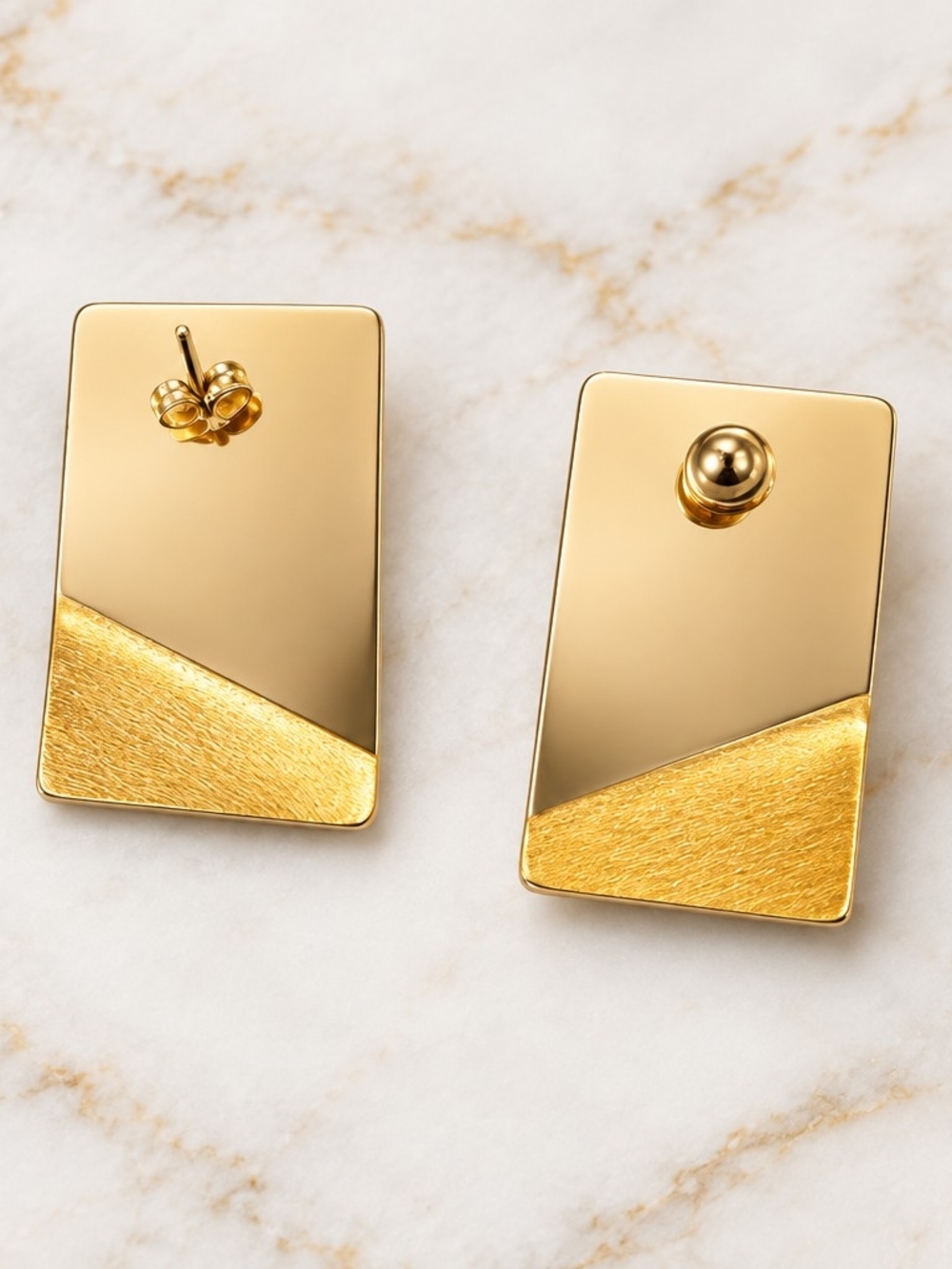 Napier vintage gold rectangular stud earrings - Picture 3 of 3